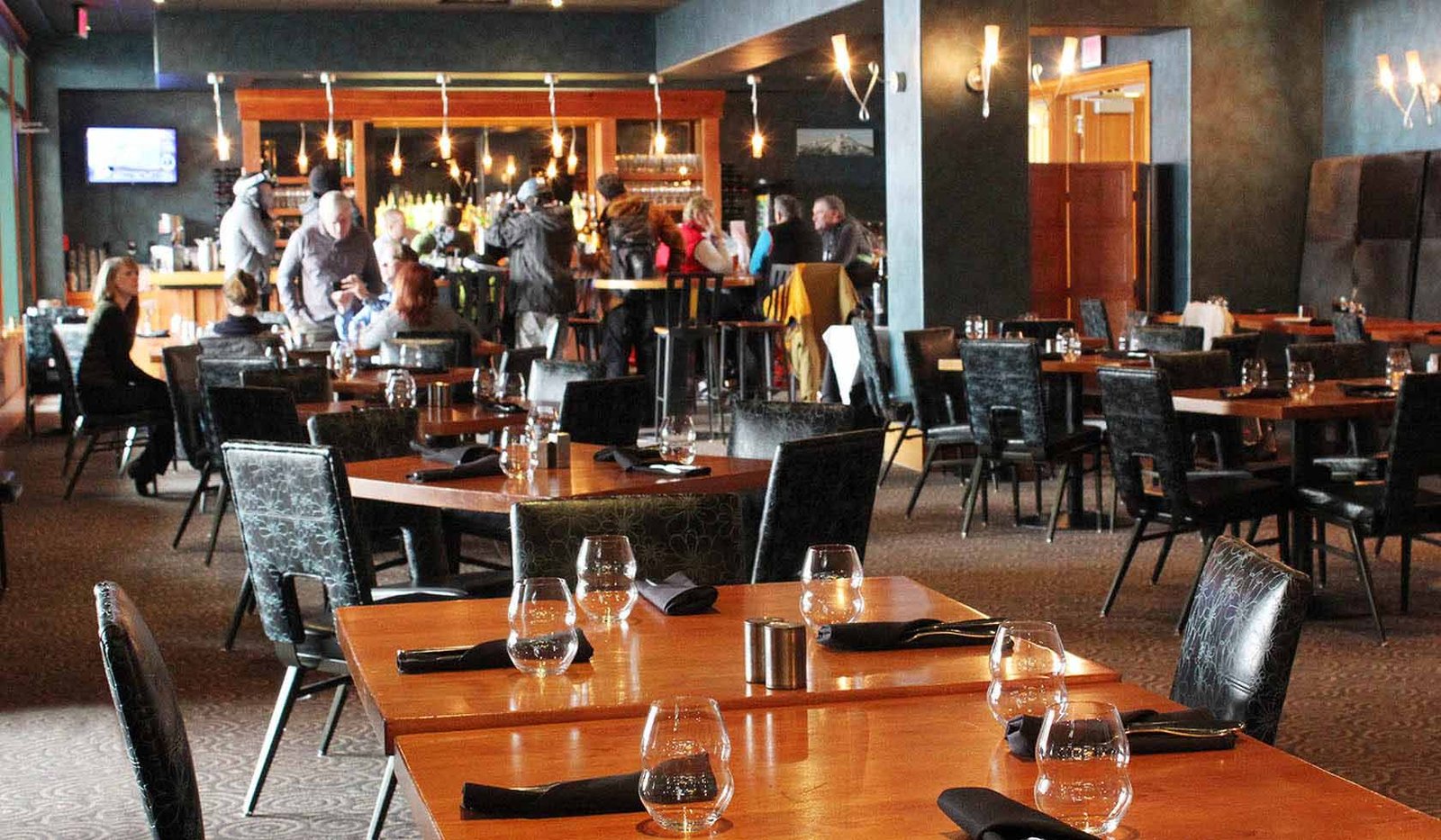 The Summit Hotel, eat & drink