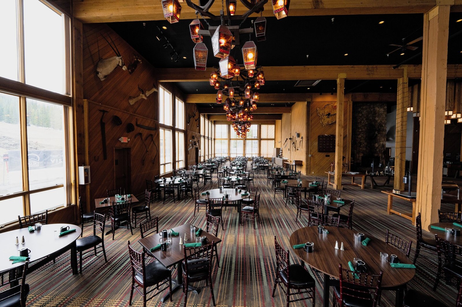 Huntley Lodge, eat & drink