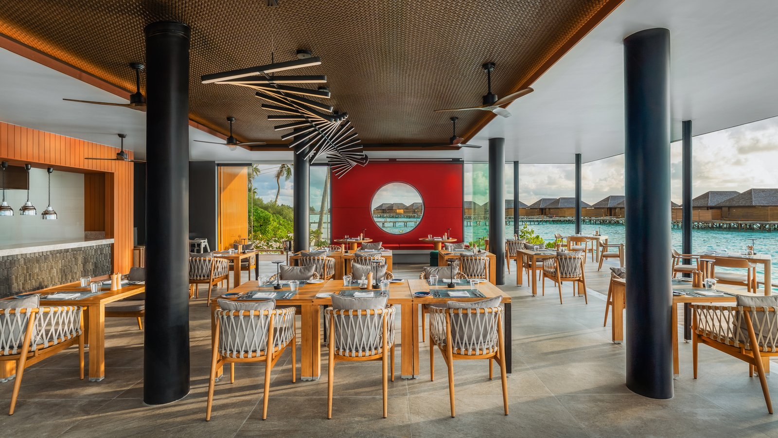 Veligandu Maldives Resort Island, eat & drink