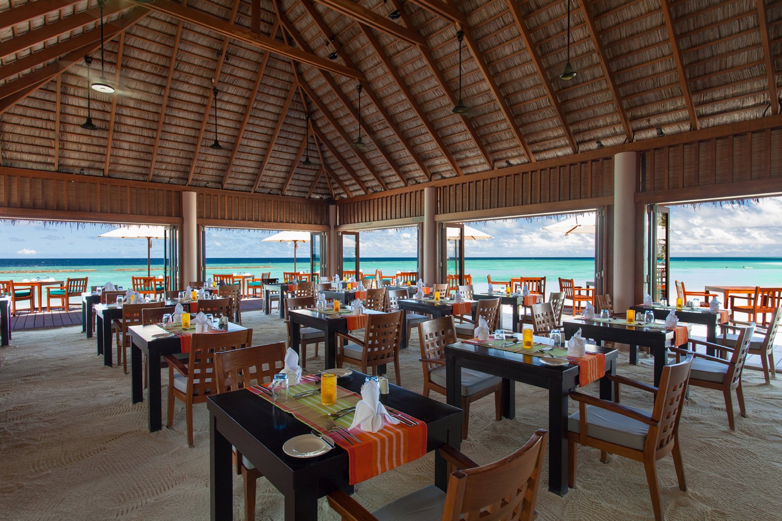 Veligandu Maldives Resort Island, eat & drink
