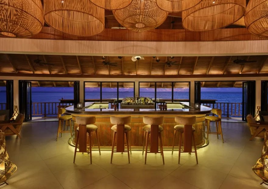 Anantara Dhigu Maldives Resort, eat & drink