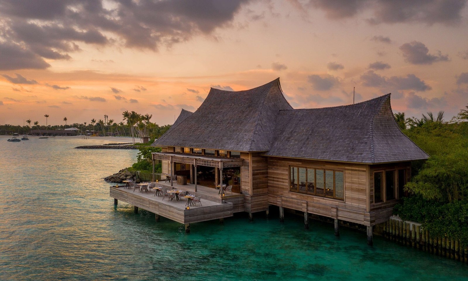 Waldorf Astoria Maldives Ithaafushi, backstory