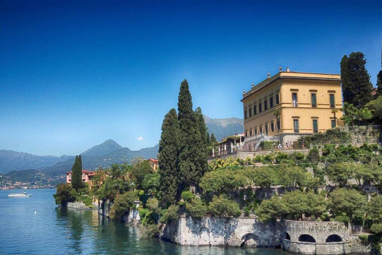 Hotel Villa Cipressi, backstory
