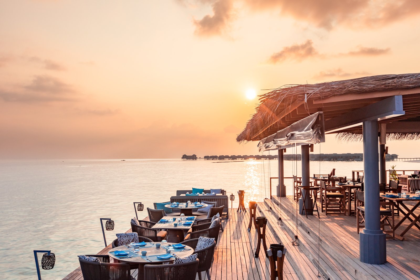 Vakkaru Maldives, lagoon bar
