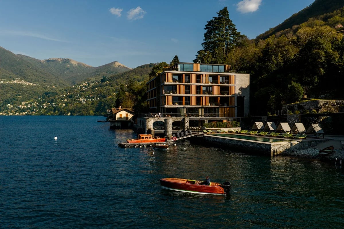 il Sereno Hotel, backstory