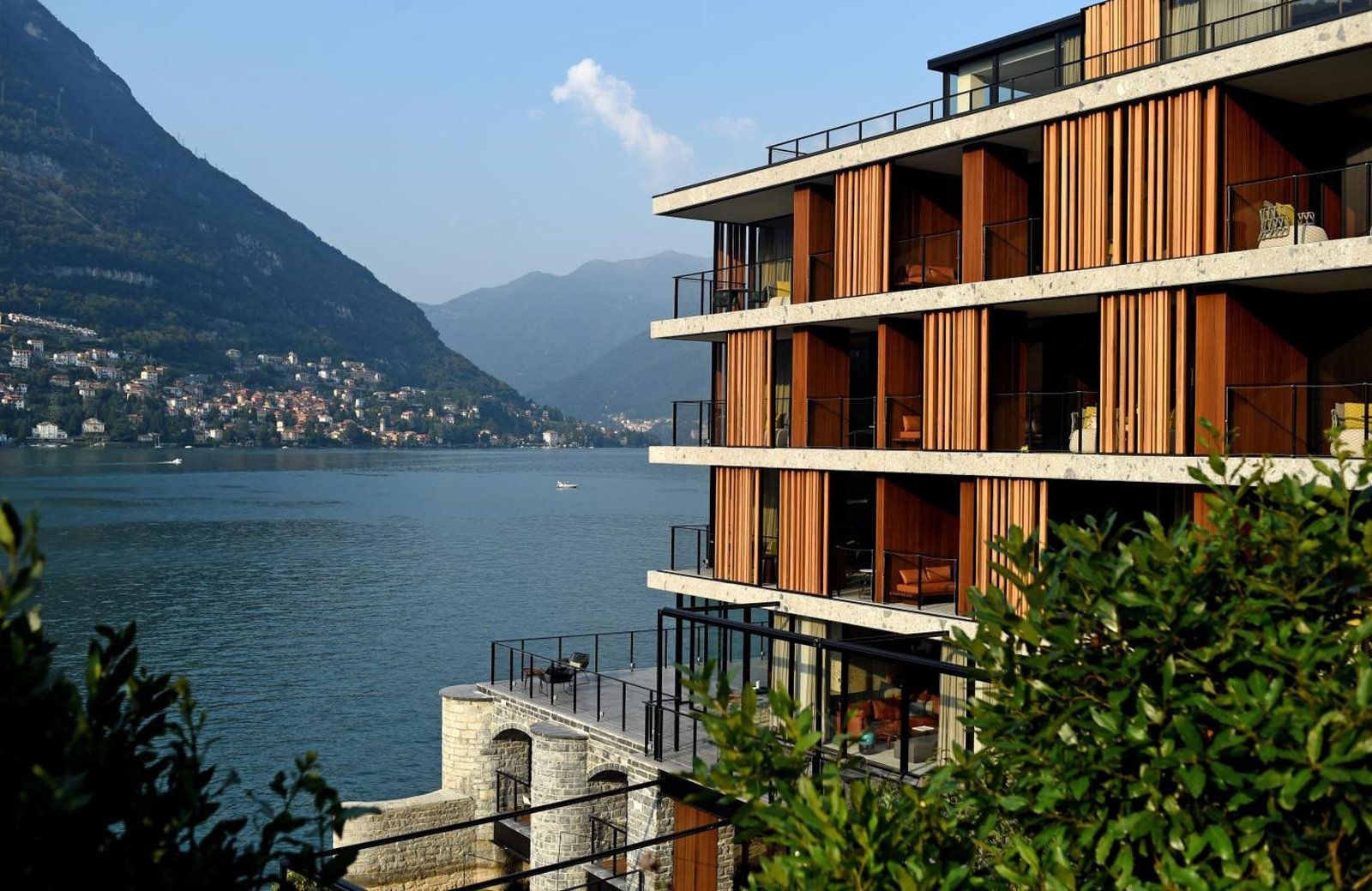 il Sereno Hotel, backstory