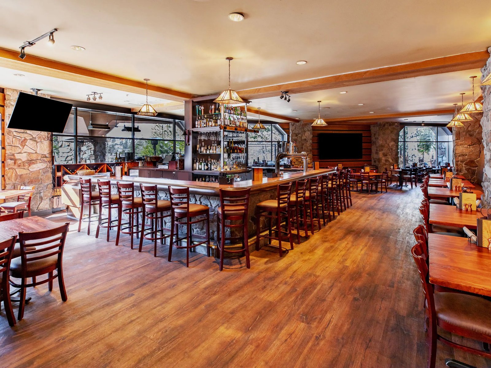 Everline Resort & Spa Lake Tahoe - Destination by Hyatt, eat & drink
