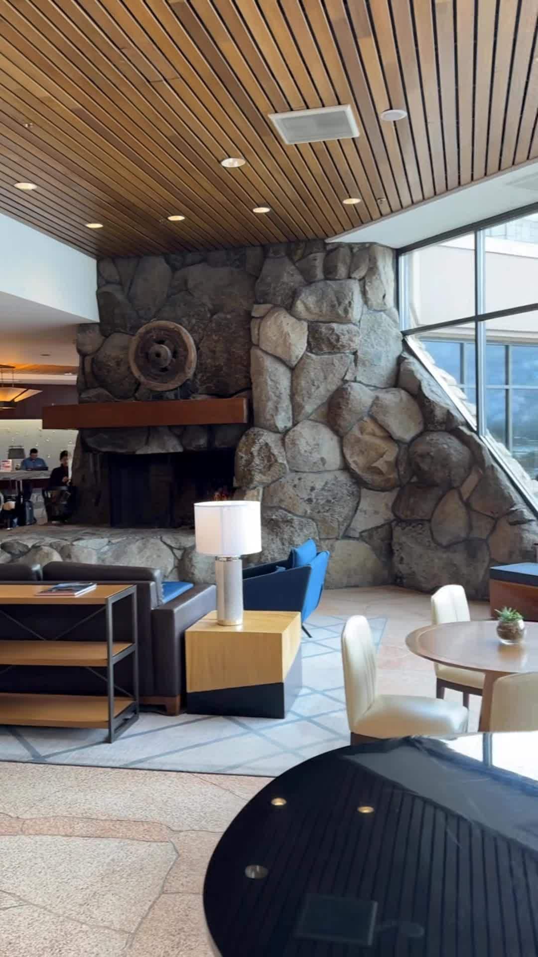 Everline Resort & Spa Lake Tahoe - Destination by Hyatt, eat & drink