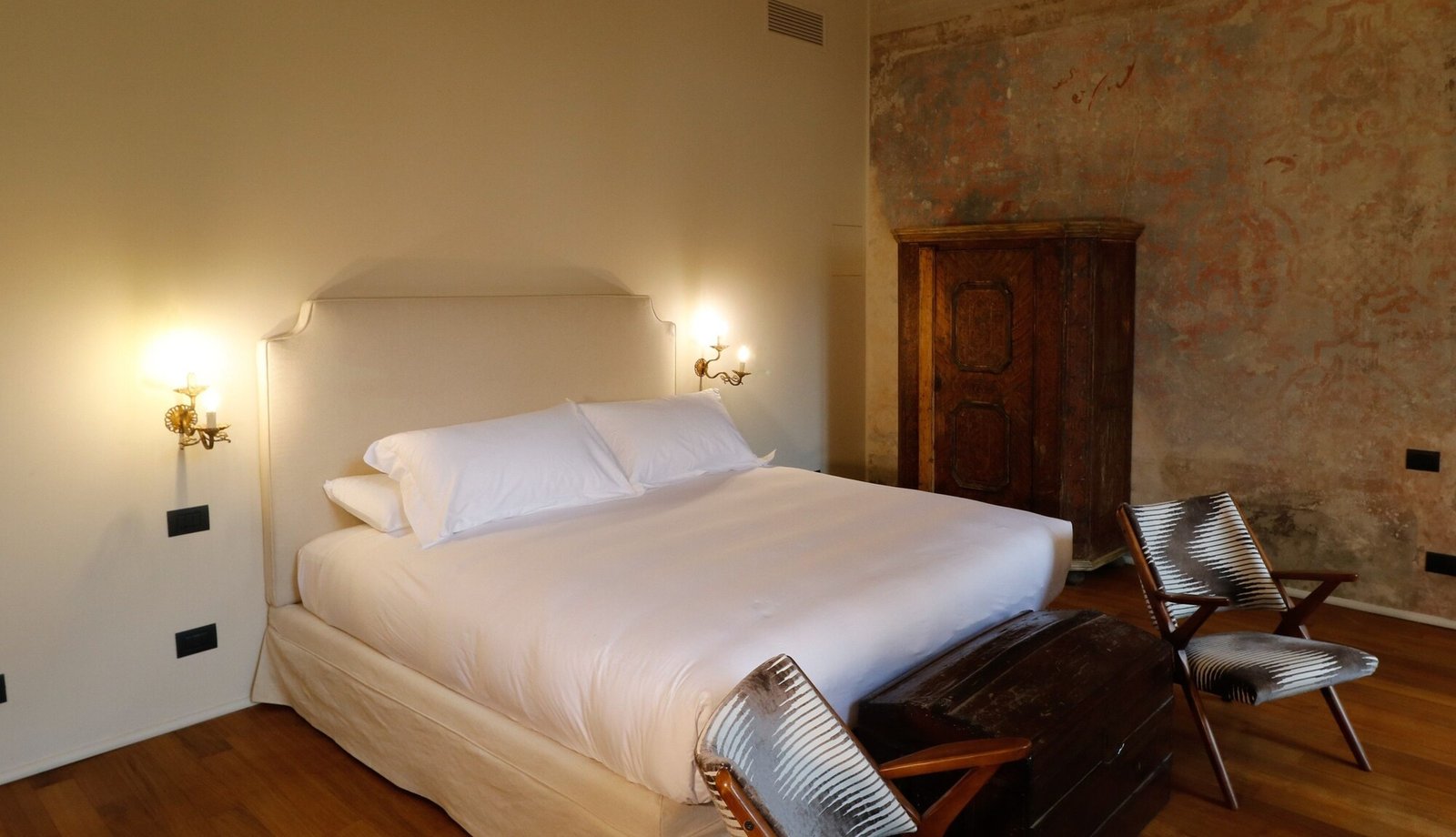 Palazzo Albricci Peregrini, rooms