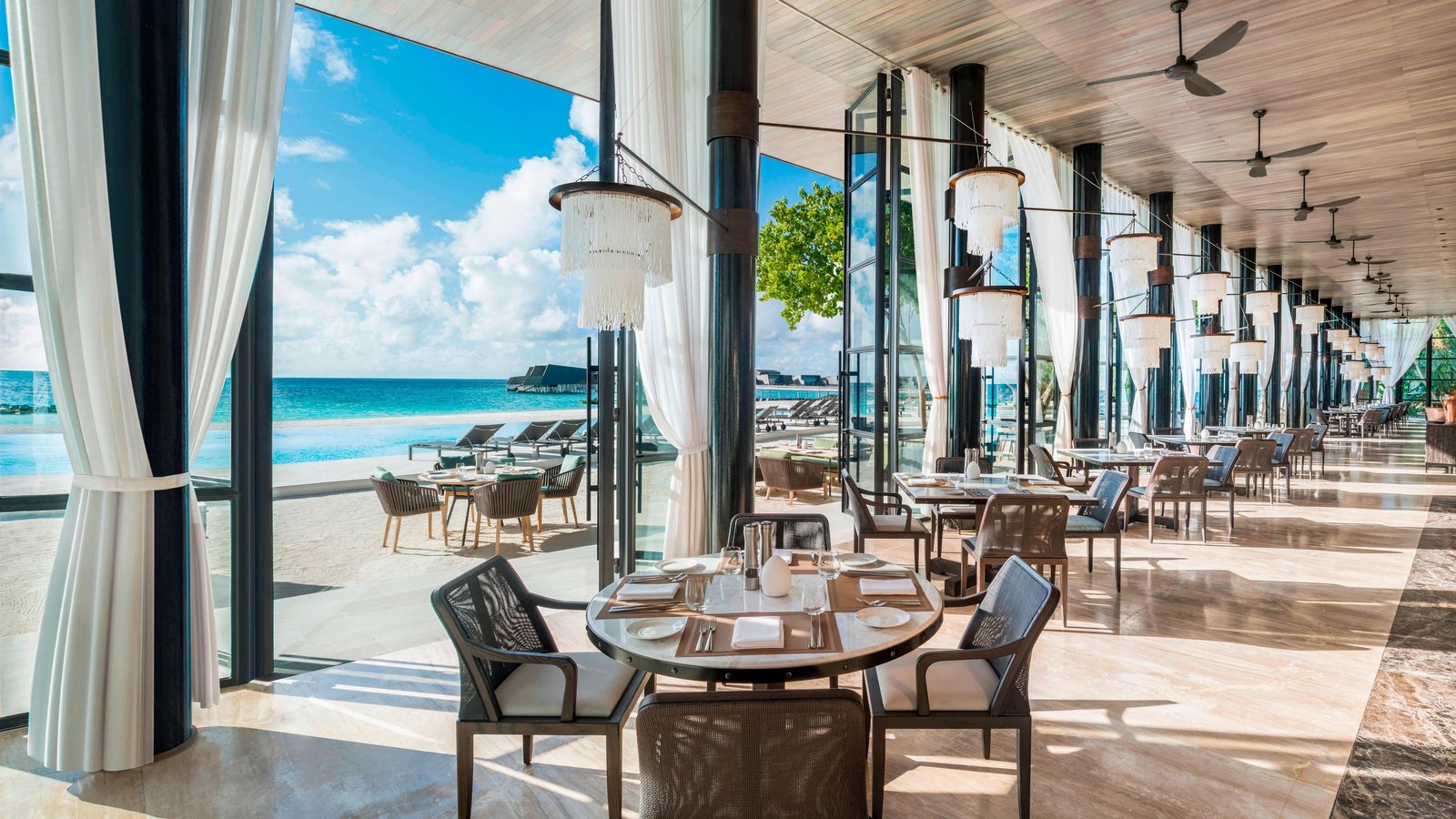 The St. Regis Maldives Vommuli Resort, eat & drink