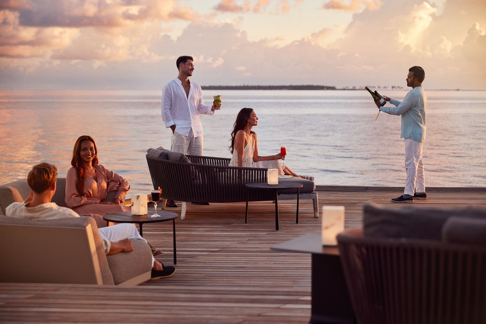 The St. Regis Maldives Vommuli Resort, the whale bar