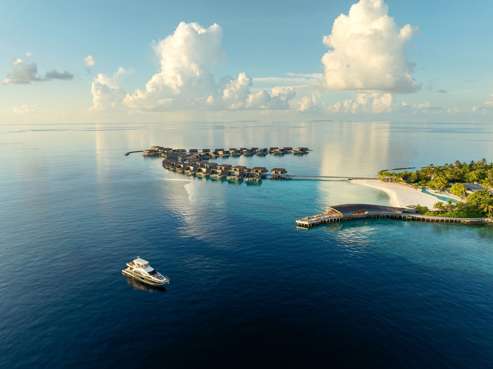 The St. Regis Maldives Vommuli Resort, vibe
