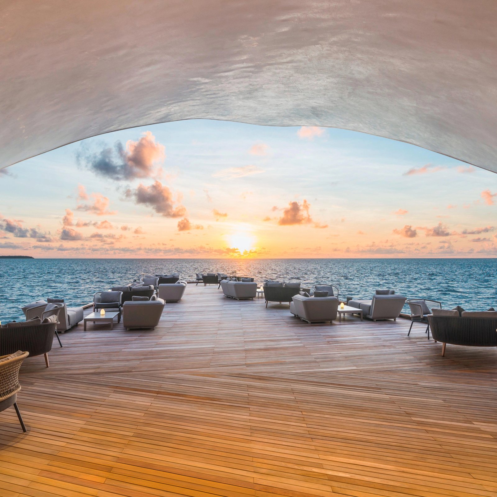 The St. Regis Maldives Vommuli Resort, vibe