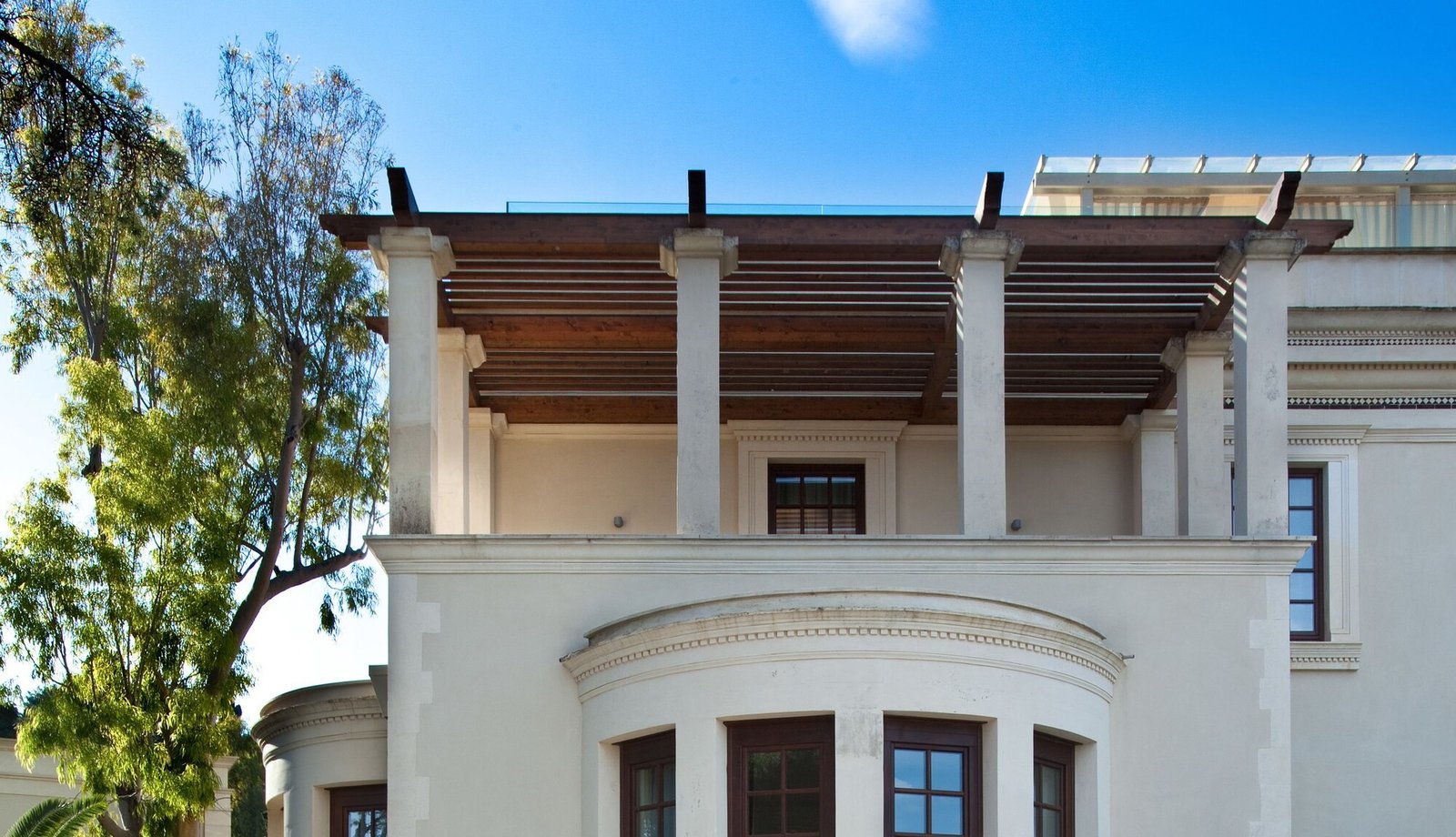 The Ashbee Hotel, backstory