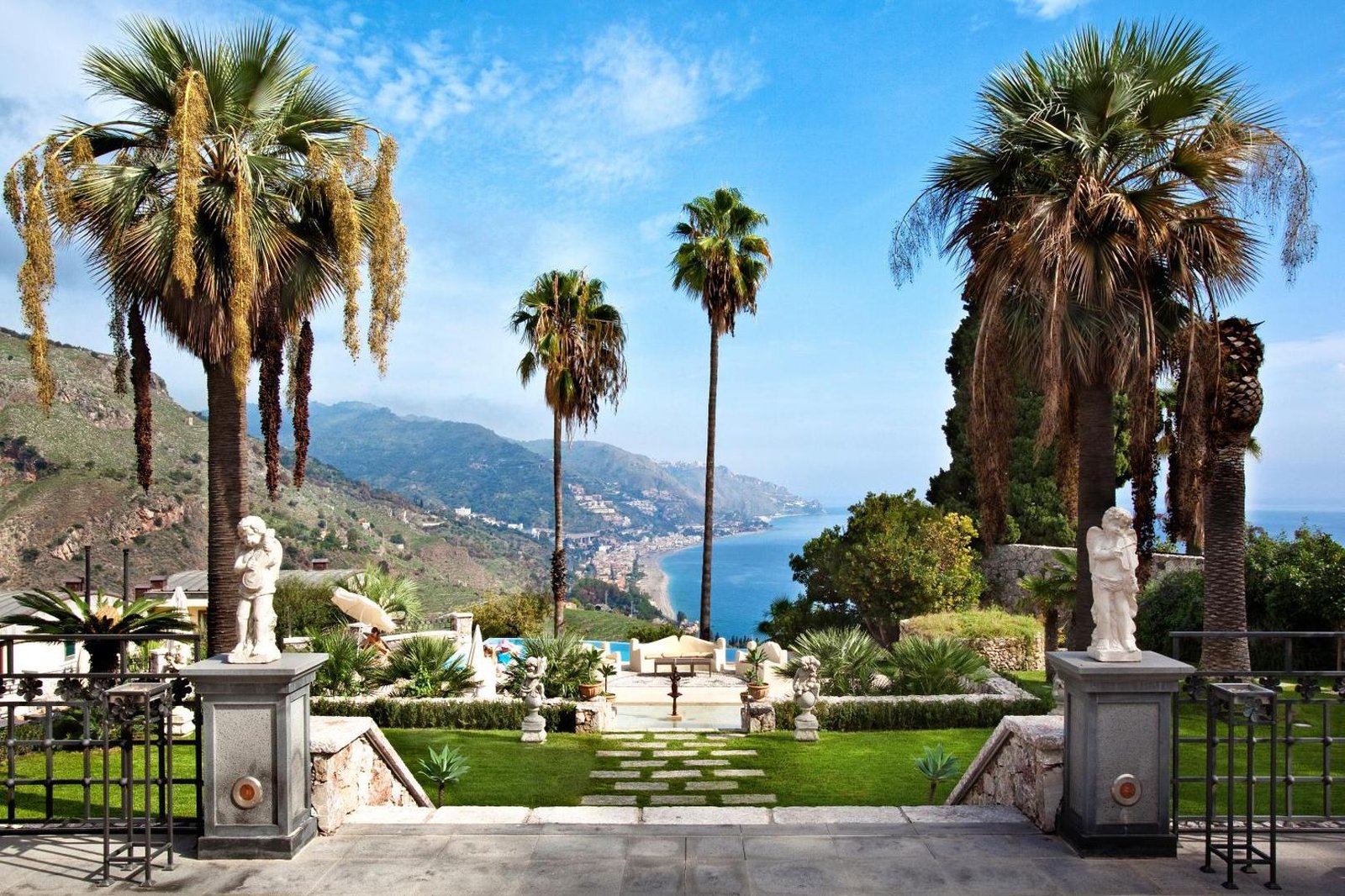 The Ashbee Hotel, vibe