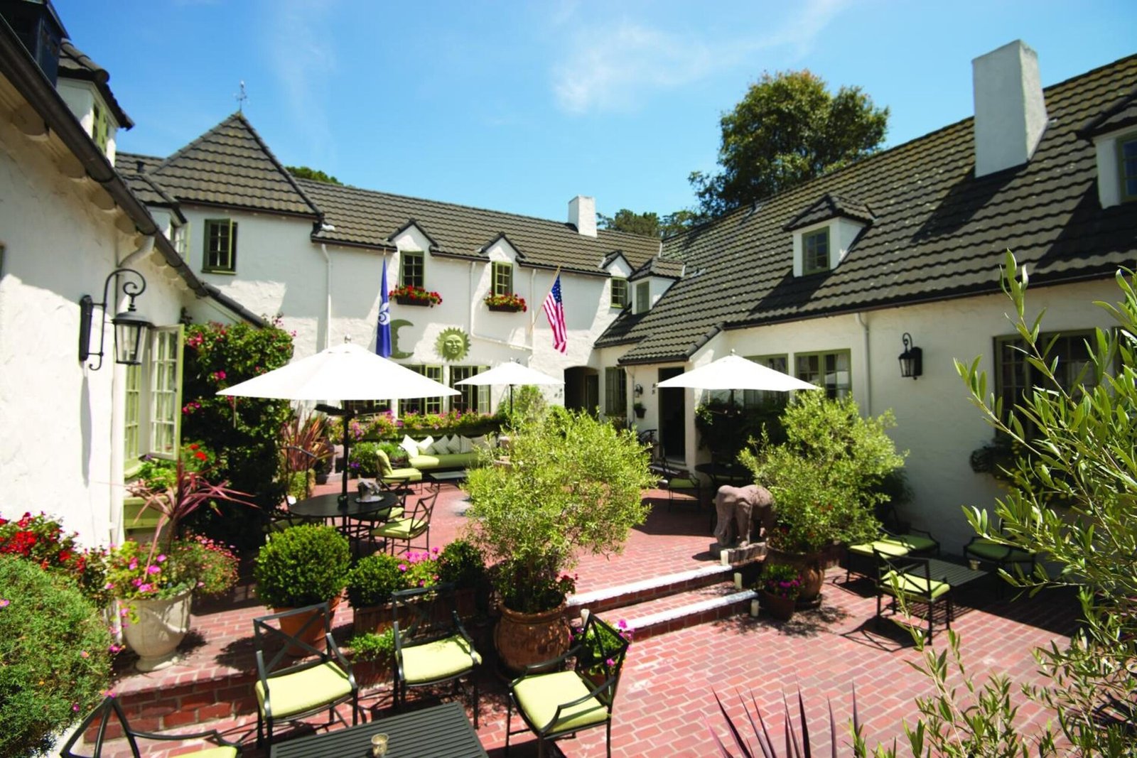 L'Auberge Carmel, vibe