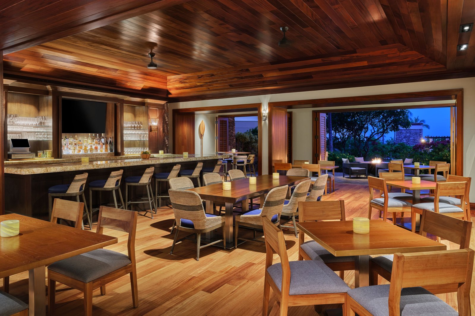 The Resort at Kapalua Bay, Maui, eat & drink