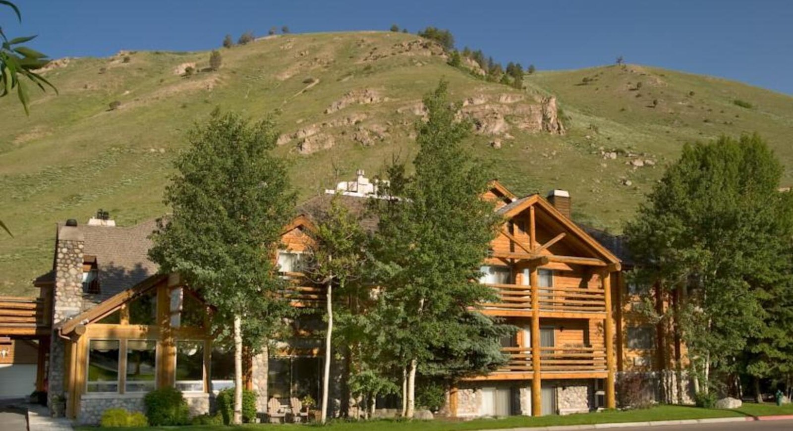 The Rusty Parrot Lodge and Spa, backstory