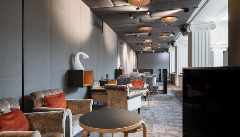 Radisson Blu Plaza Hotel — vibe
