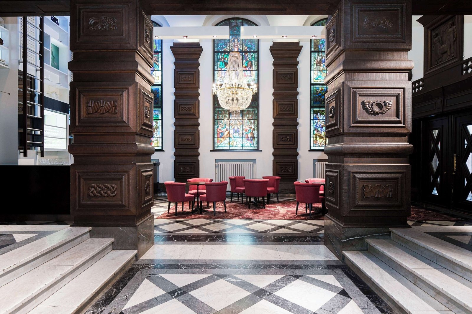 Radisson Blu Plaza Hotel — vibe