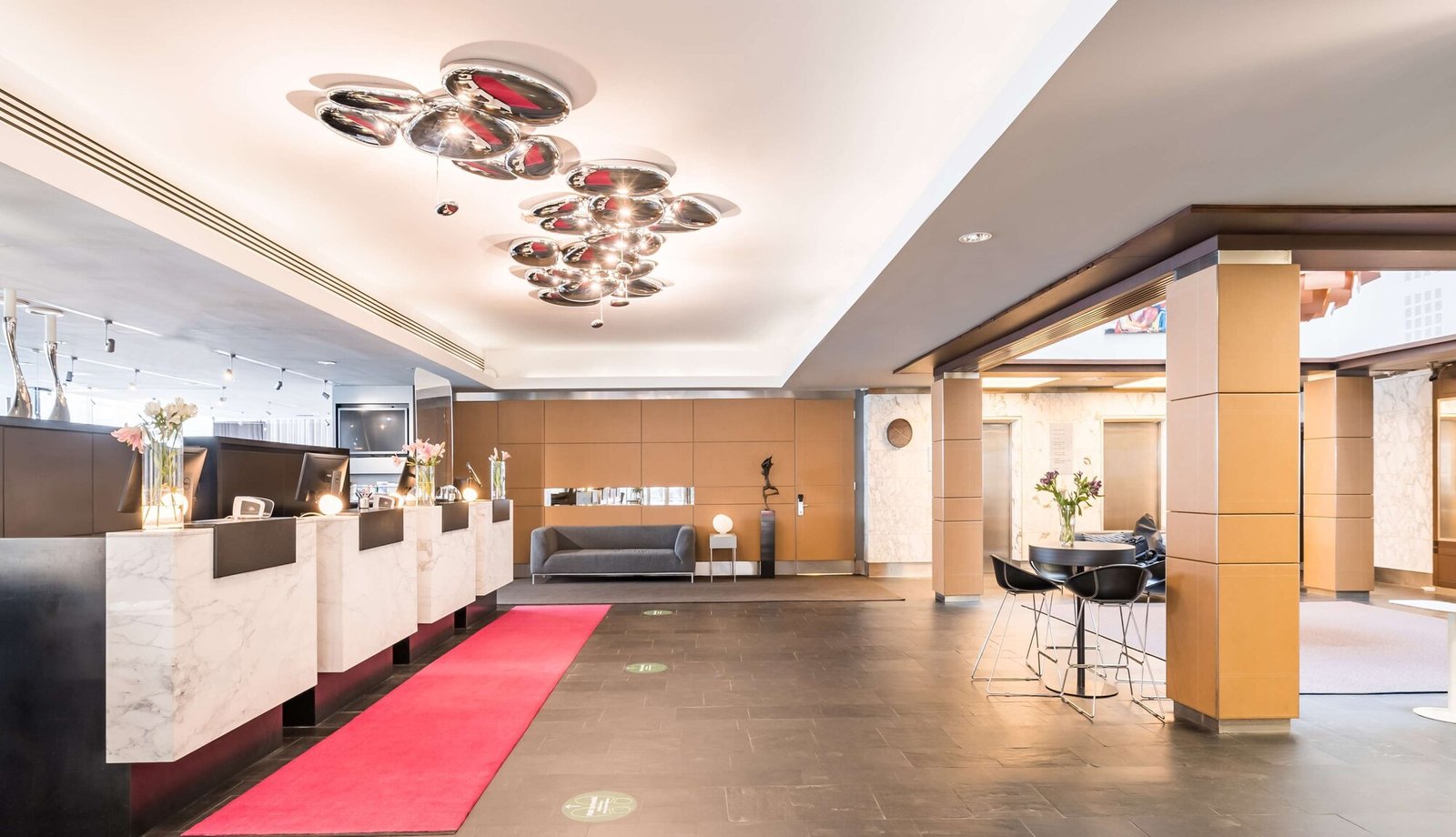 Radisson Blu Plaza Hotel — vibe