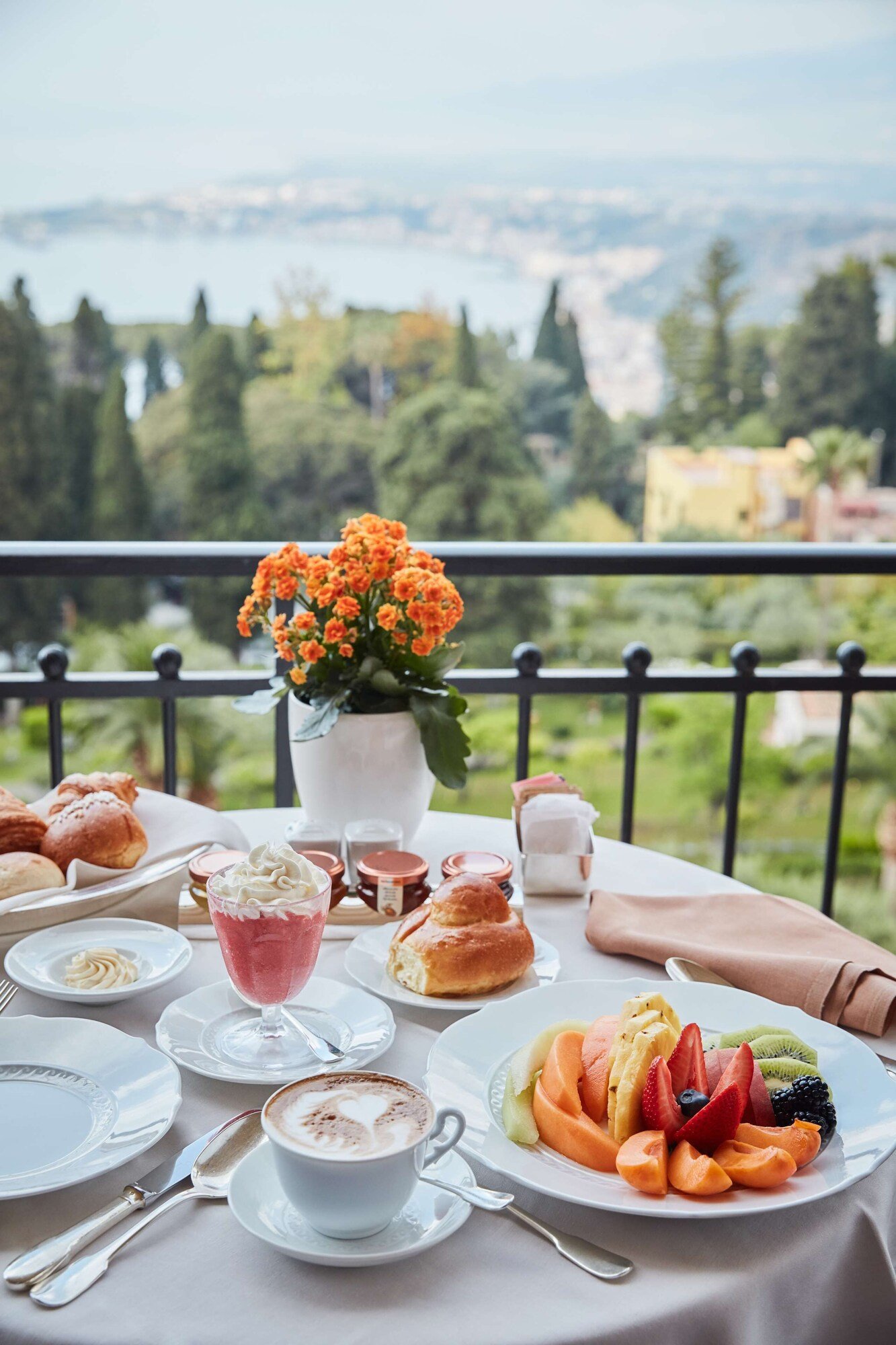 Grand Hotel Timeo, A Belmond Hotel, Taormina, eat & drink