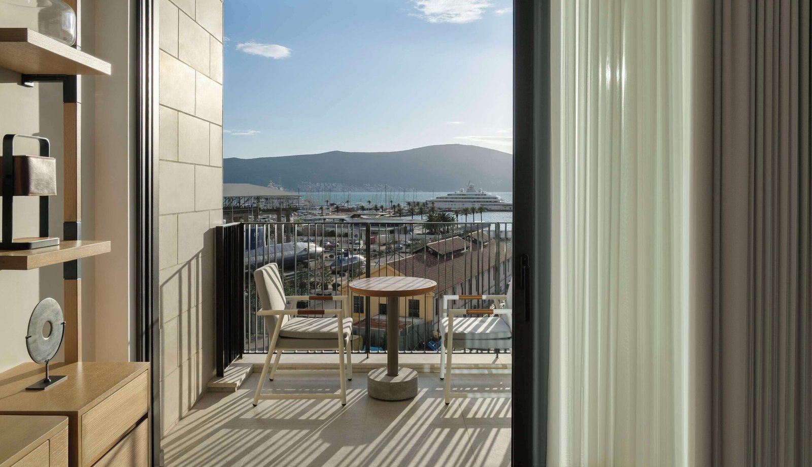 SIRO Porto Montenegro, vibe