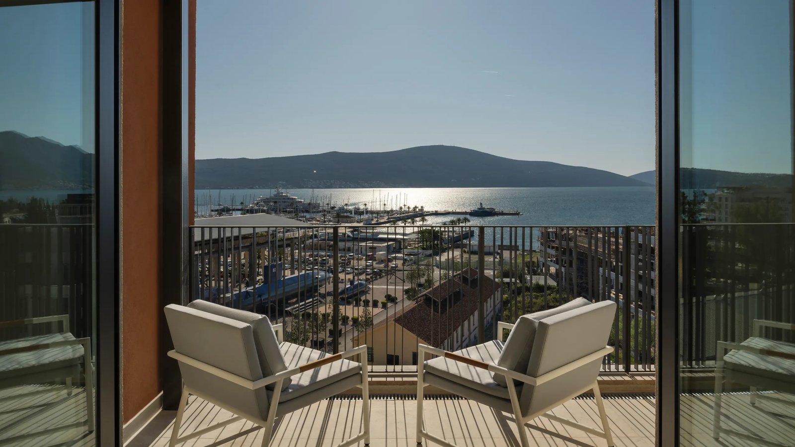 SIRO Porto Montenegro, vibe