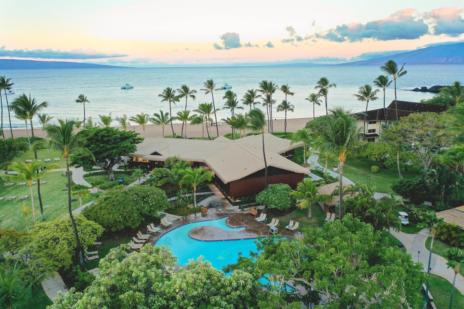 OUTRIGGER Kāʻanapali Beach Resort, vibe