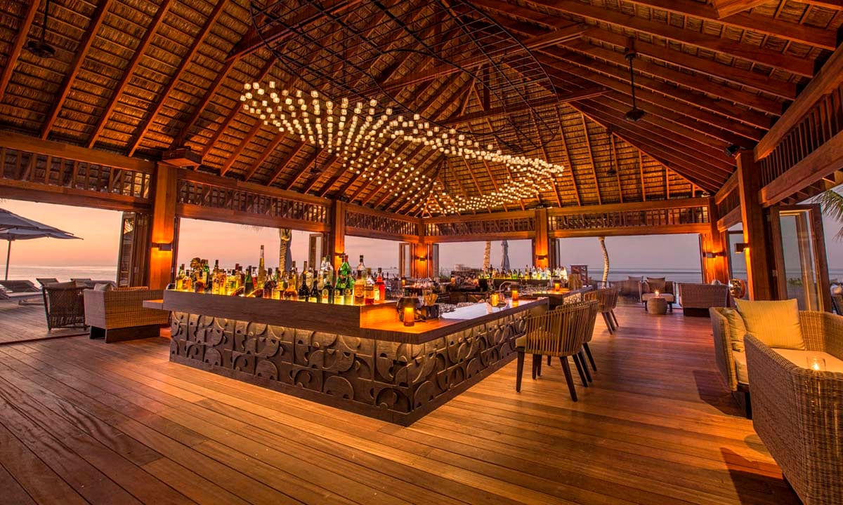 Hurawalhi Island Resort, eat & drink