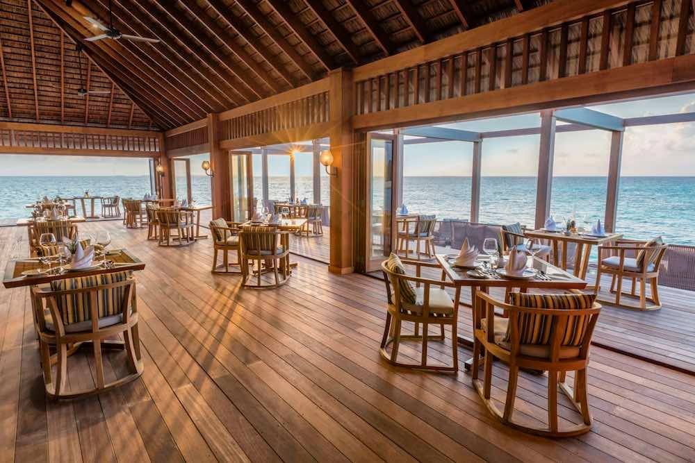 Hurawalhi Island Resort, eat & drink