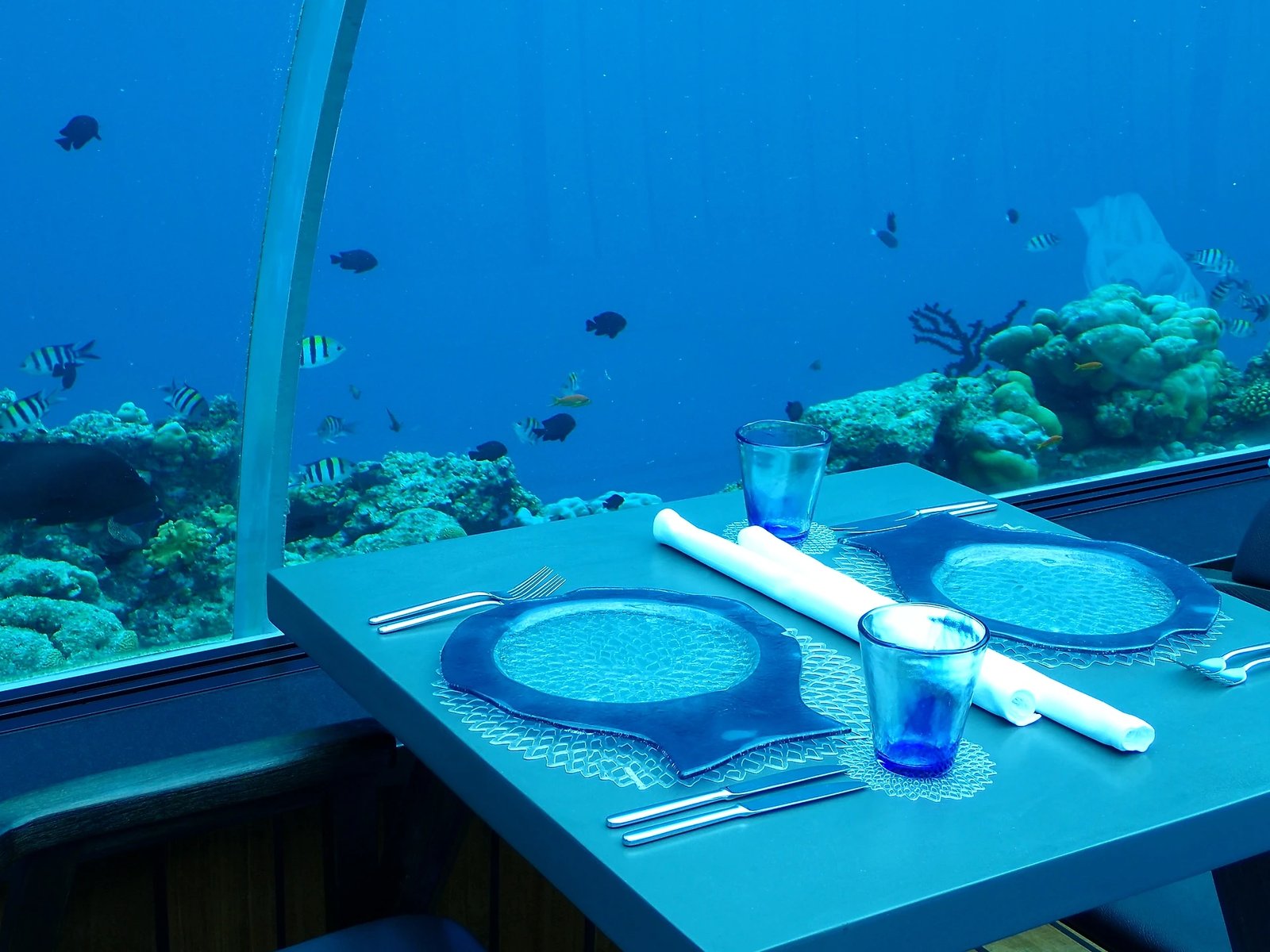 Hurawalhi Island Resort, eat & drink