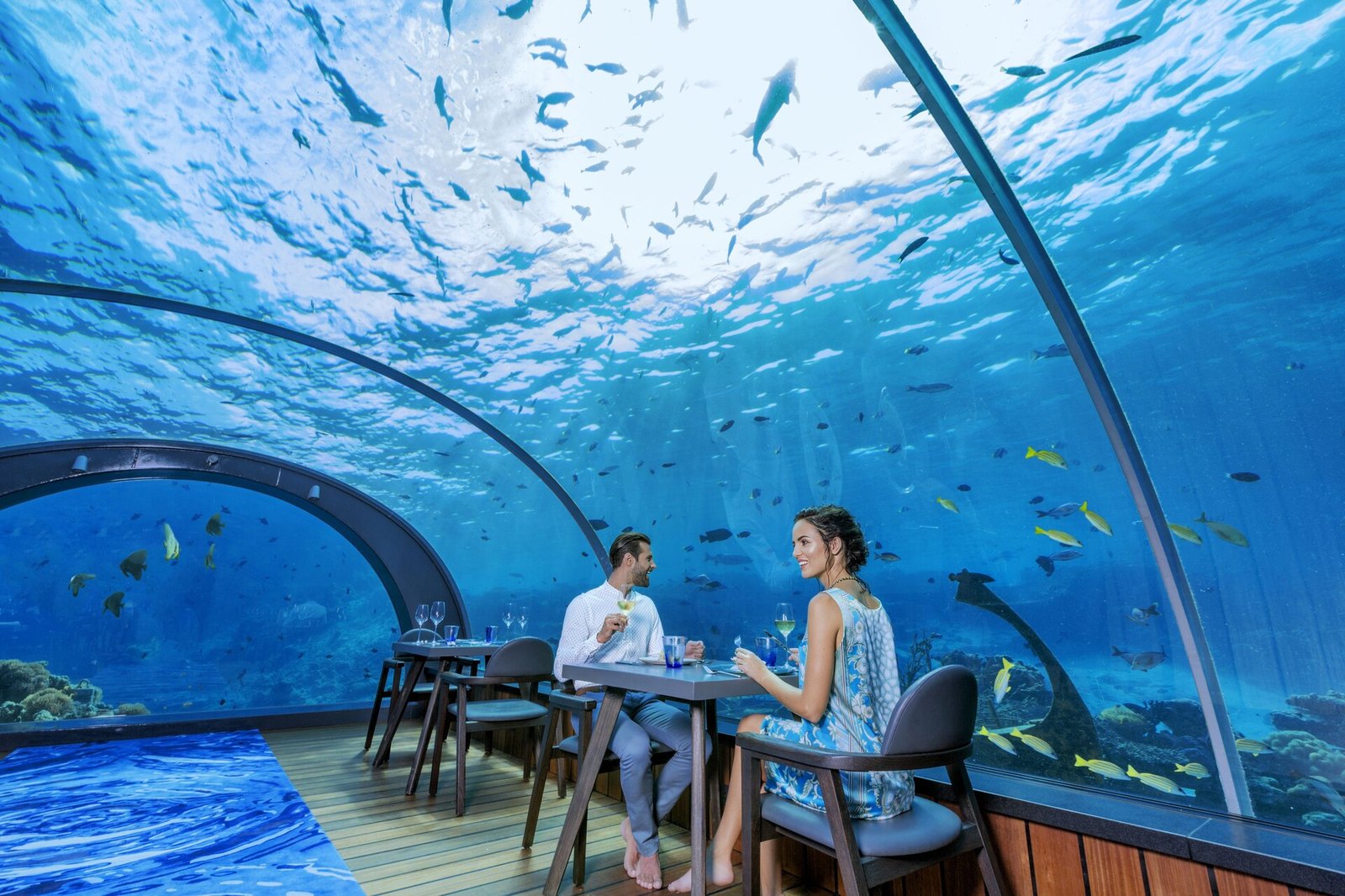 Hurawalhi Island Resort, 5.8 undersea restaurant