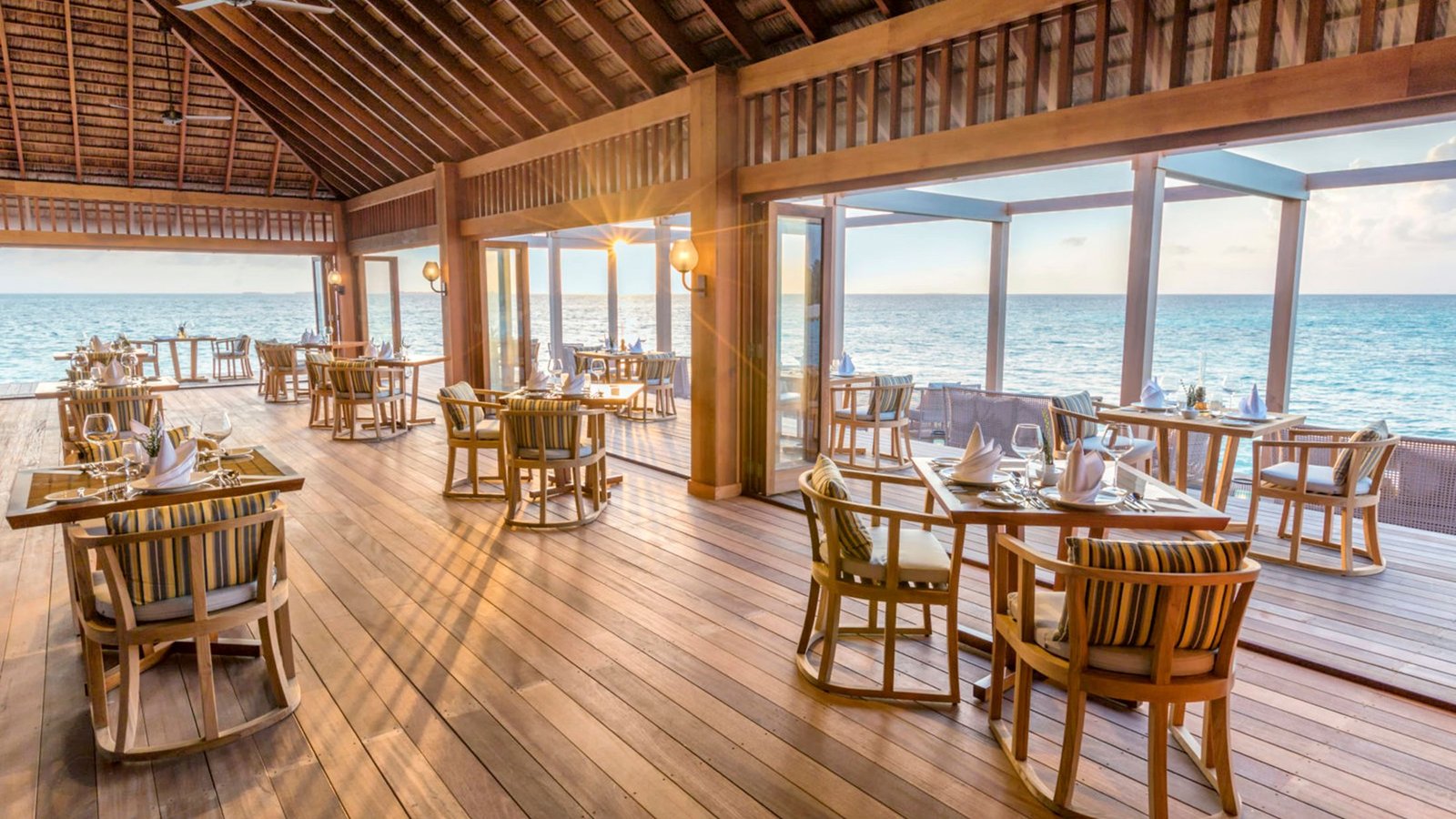 Hurawalhi Island Resort, at the table