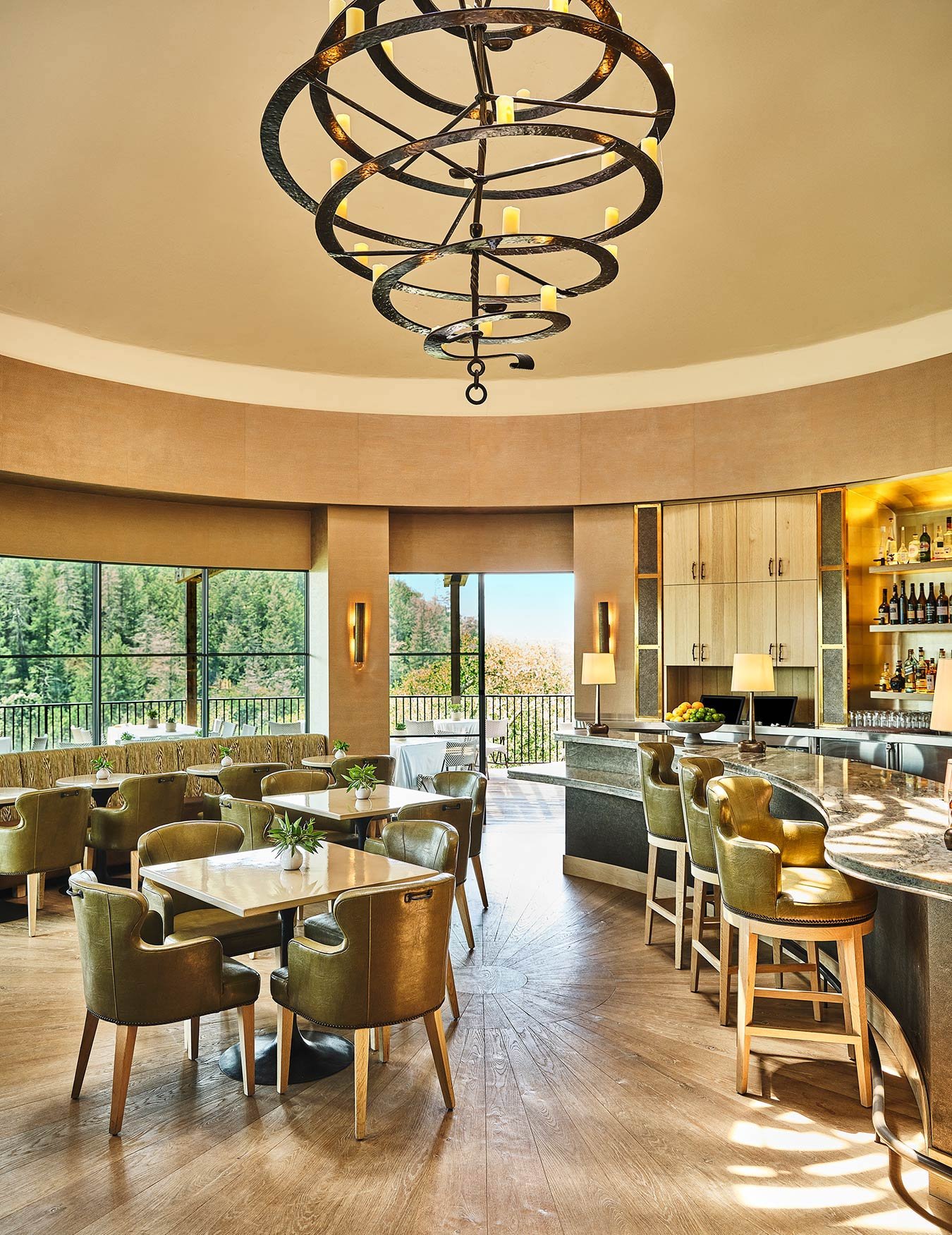 Auberge du Soleil, at the table