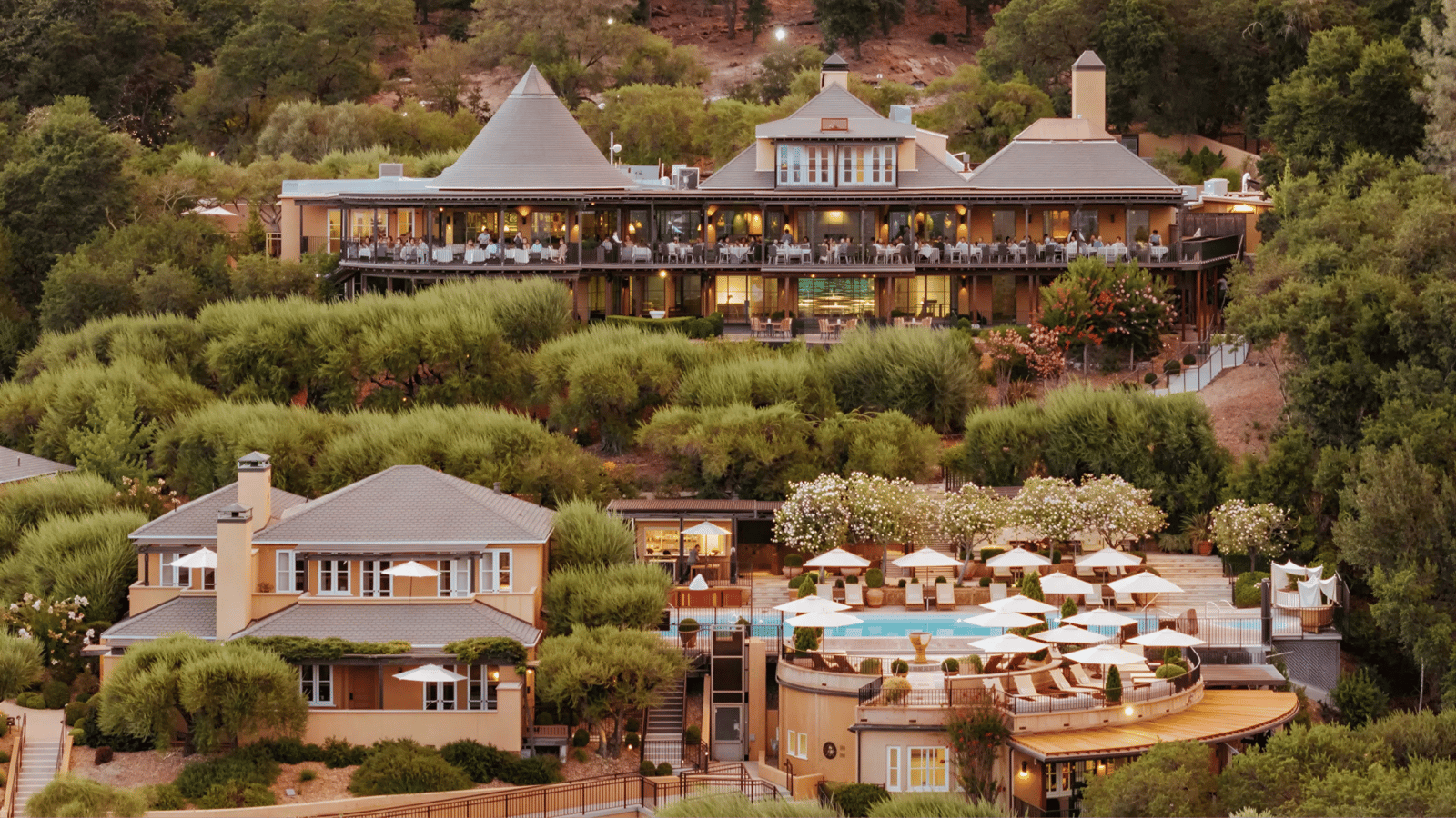 Auberge du Soleil, backstory