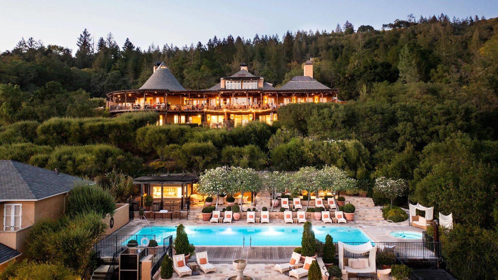 Auberge du Soleil, backstory