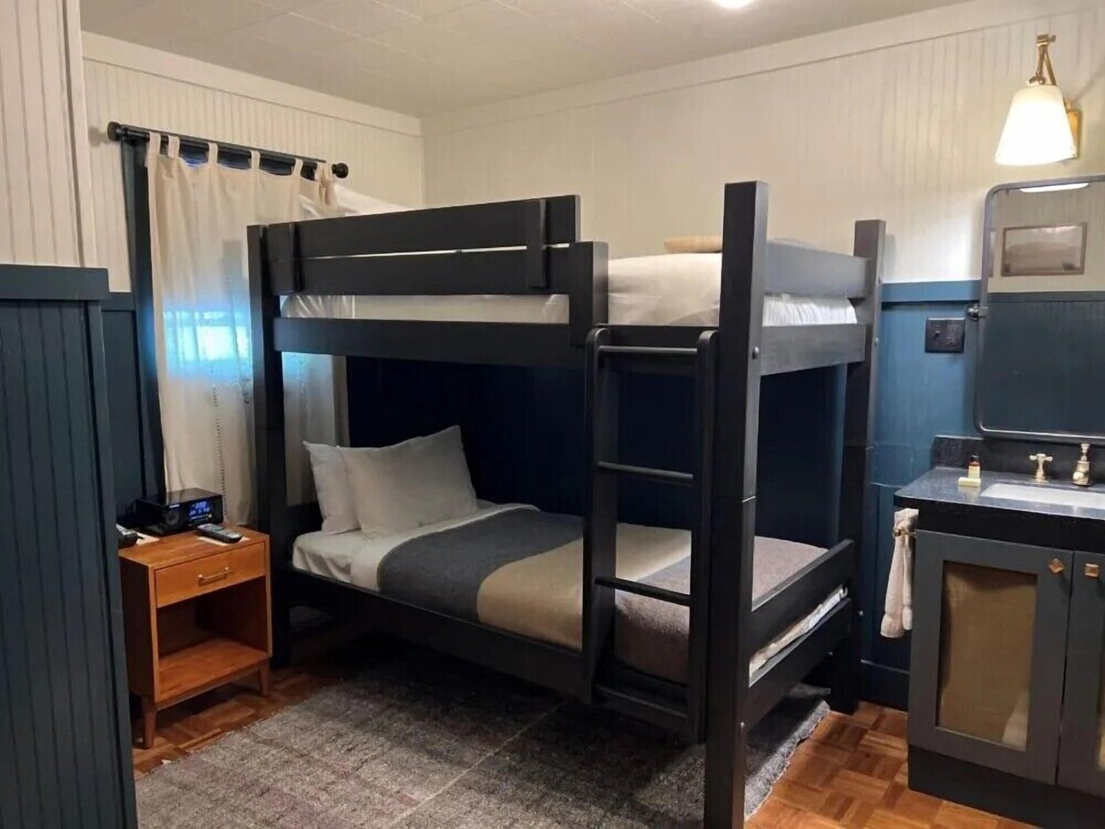 Anvil Hotel, rooms