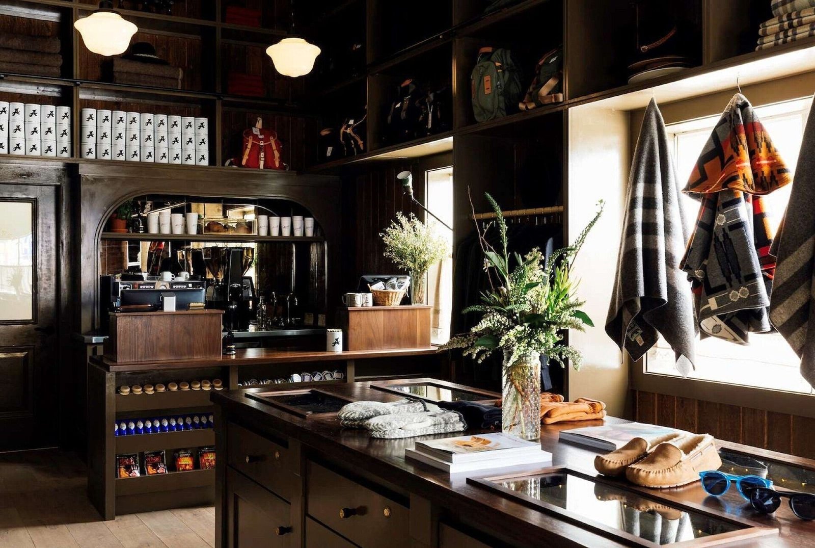 Anvil Hotel, eat & drink