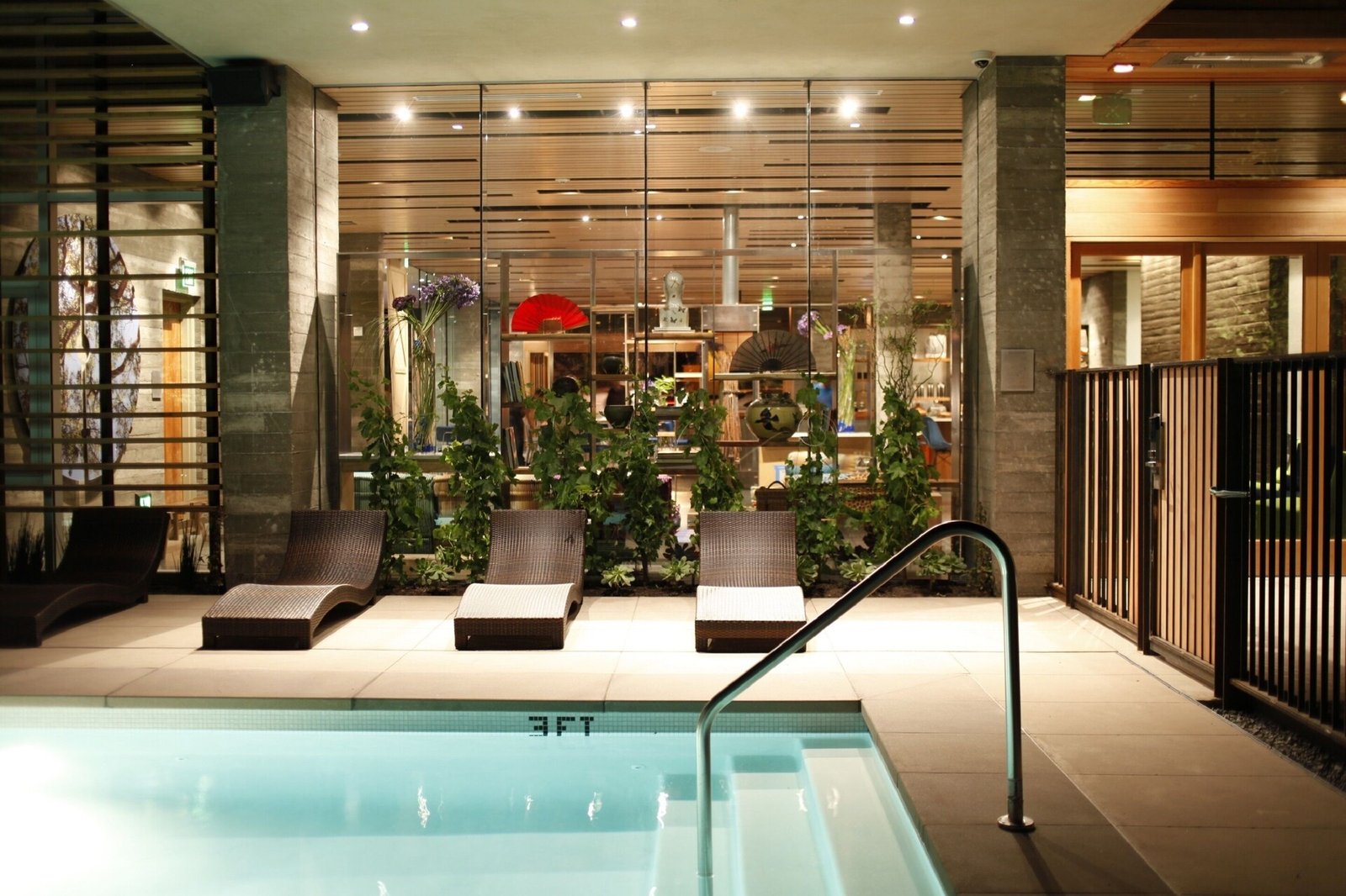H2hotel, the pool