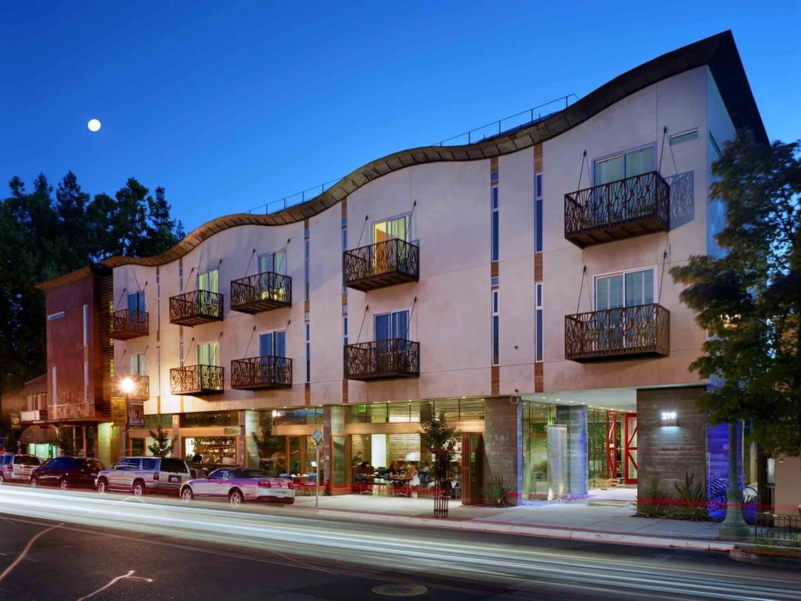 h2hotel, backstory