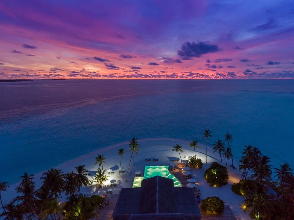 Baglioni Maldives, the pool