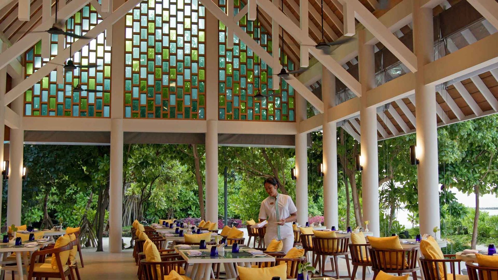 Emerald Faarufushi Resort & Spa, at the table