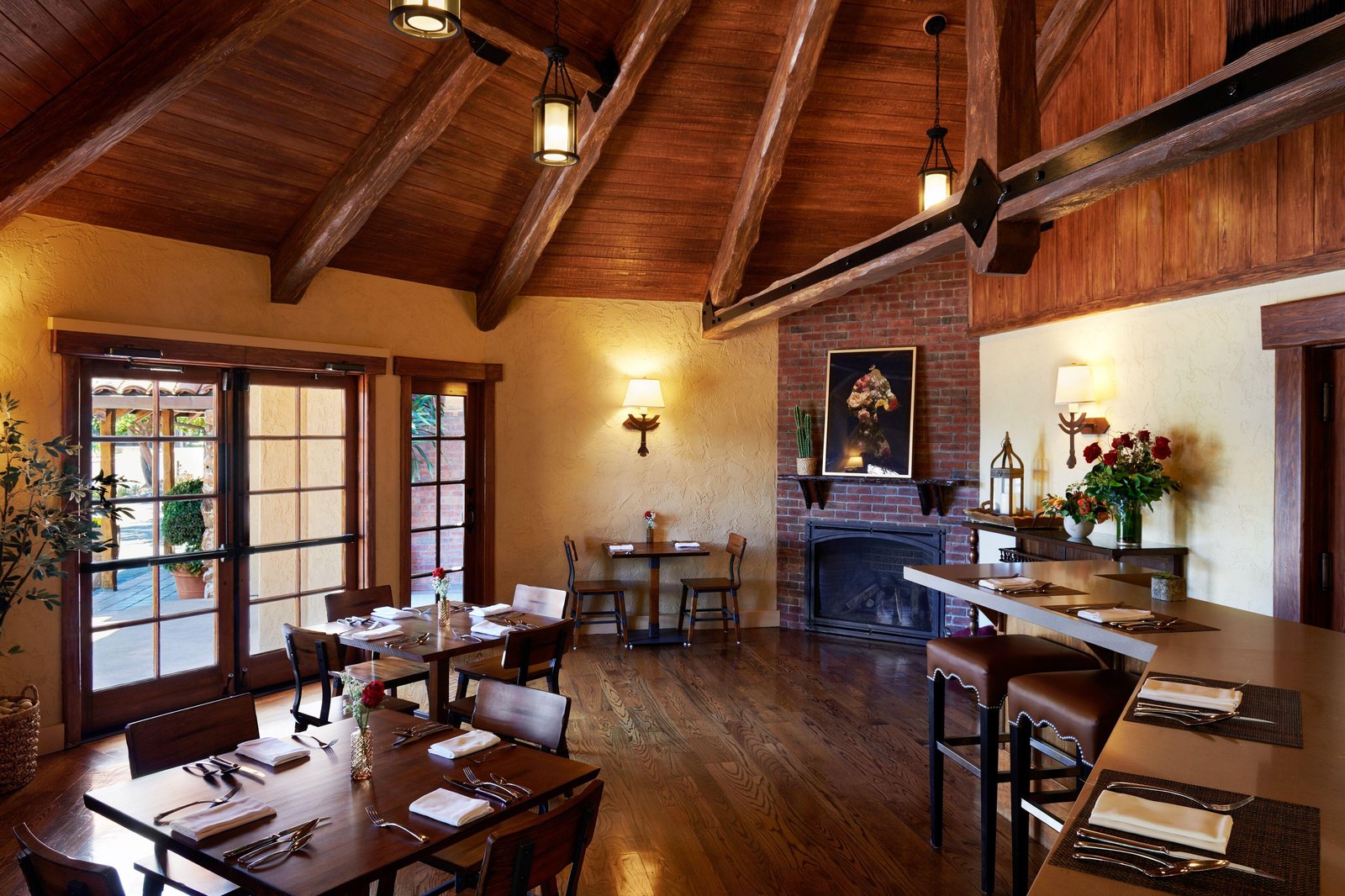 Rancho Caymus Inn, eat & drink