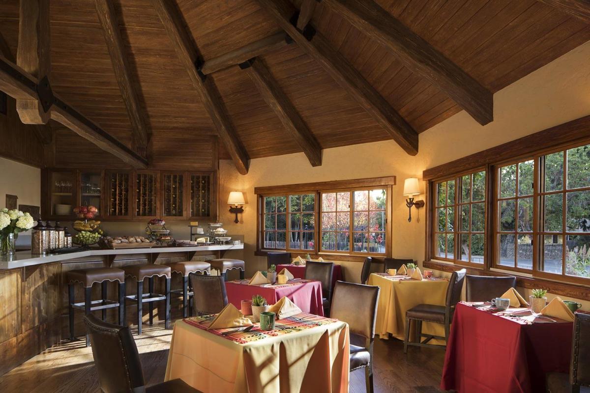 Rancho Caymus Inn, eat & drink