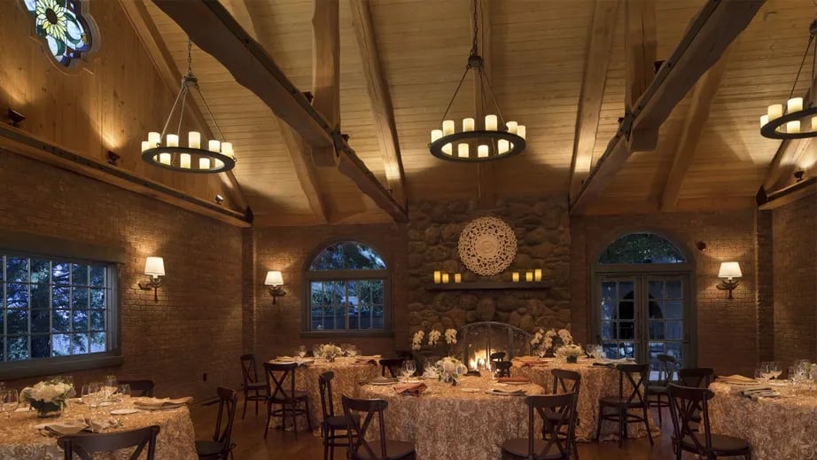 Rancho Caymus Inn, eat & drink