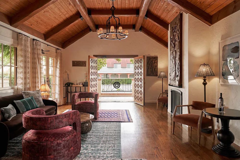 Rancho Caymus Inn, eat & drink