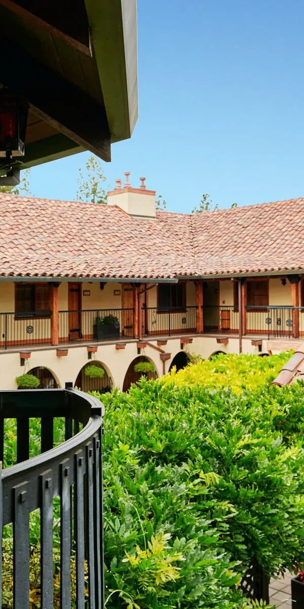 Rancho Caymus Inn, backstory