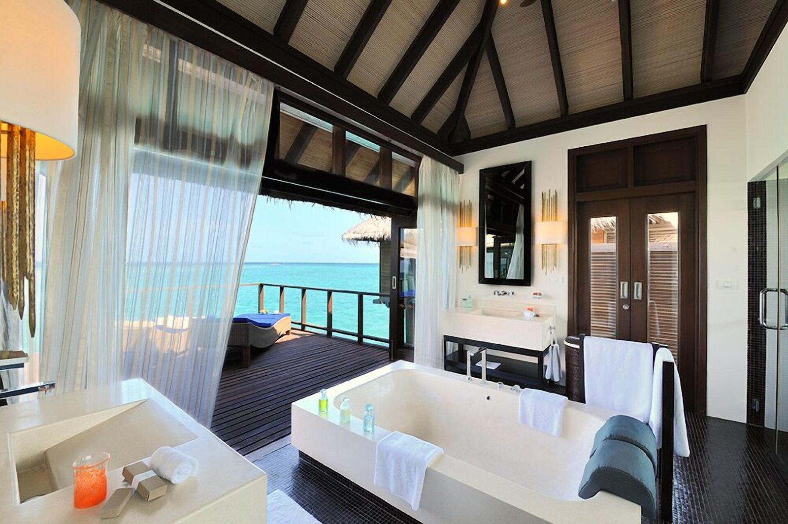 Coco Bodu Hithi, rooms