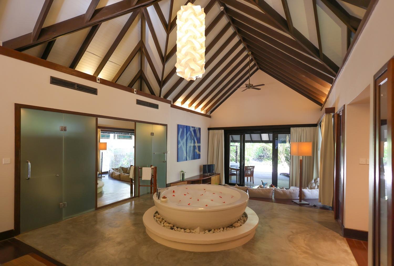 Coco Bodu Hithi, rooms